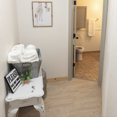 #17 - Rustic Saloon (Queen Bed)