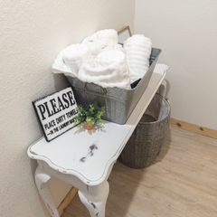 #17 - Rustic Saloon (Queen Bed)