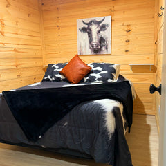 #18 - Udd-erly Cozy Cabin (Queen Bed)